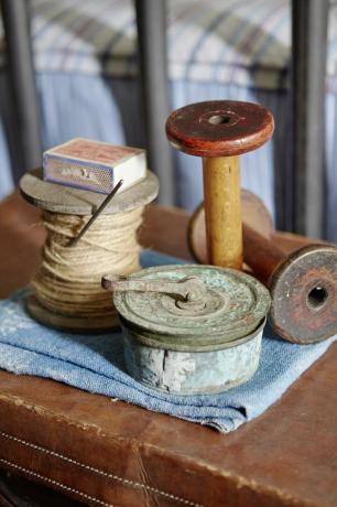 accesoriile de cusut vintage se potrivesc cu role de lemn
