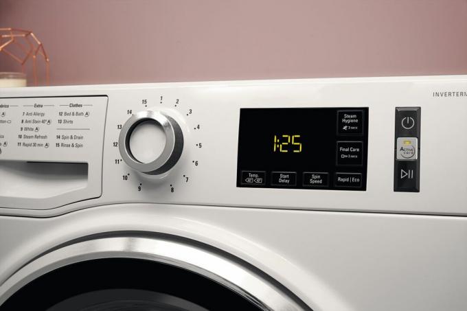 AOによるホットポイント洗濯機のダイヤルのクローズアップ