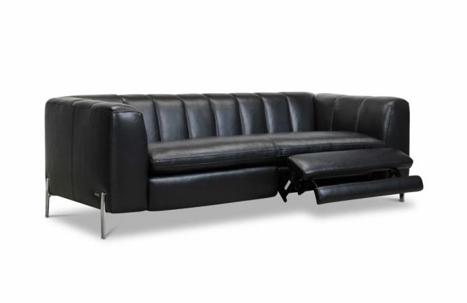 Juodos spalvos odinė atlošas sofa su reguliuojama atrama kojoms