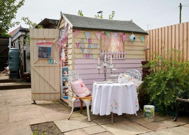 Finalistka Cuprinol Shed of the Year, Budget Category, Anne Hindle (Blackpool) s Vintage Tea Shed