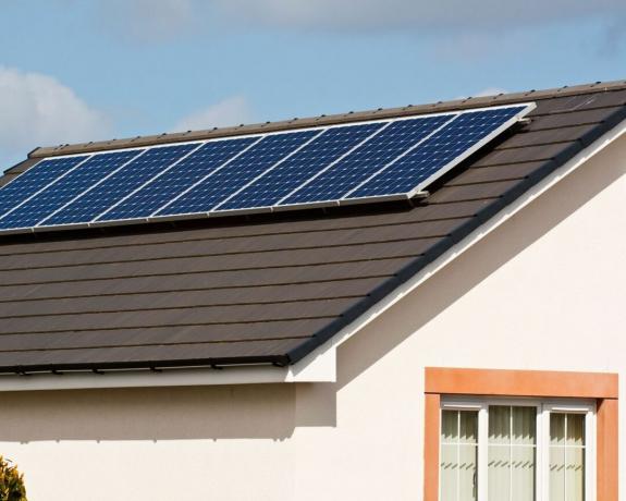 pannelli solari su un tetto
