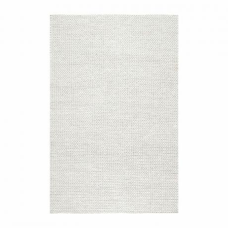 Бял пухкав плетен килим