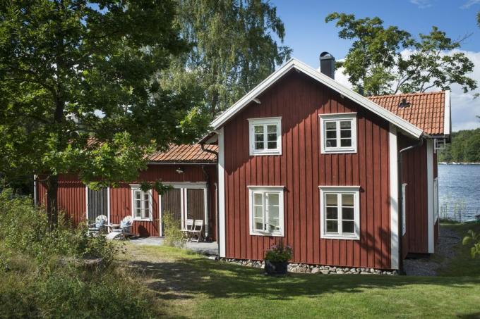 Vita d'epoca in una casa sul lago svedese