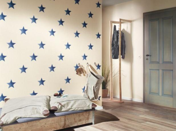 Papel de parede estrelado em um corredor