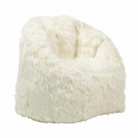 Un fauteuil poire moelleux blanc