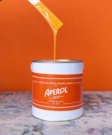 Aperol A Casa Capsule, Aperol과 Color Makes People Happy의 오렌지 페인트