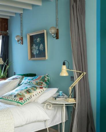 Dormitorio pintado en Farrow y Ball Blue Ground
