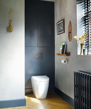 Erdvus Ellie Rowley-Conwy vonios kambarys yra šiuolaikinės apdailos ir egzotiškų elementų derinys.