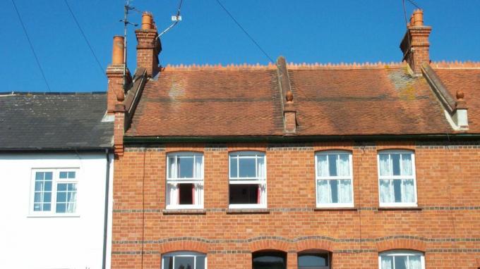 parapetni zidovi koji odvajaju krovove viktorijanskih terasa