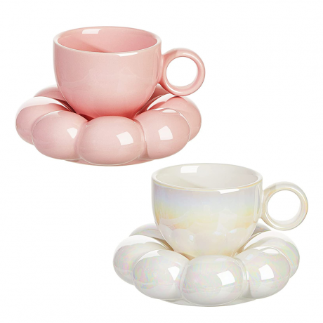 Baltos ir rožinės spalvos puodelių ir debesies lėkščių pora