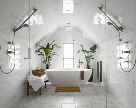 Vizes szoba két zuhanyzóval