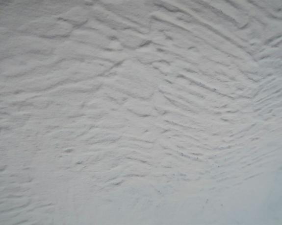 teksturirani strop izbliza prije slikanja