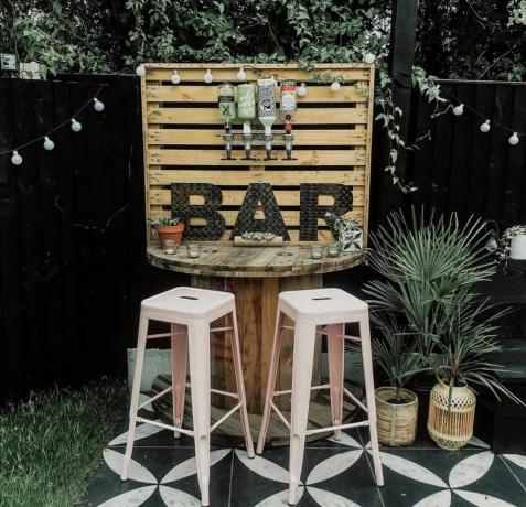 Idea del bar in giardino