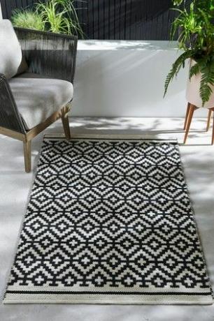 Kitas skandinaviško dizaino kilimas su nespalvotais deimantais