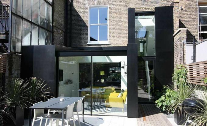 Estensioni della casa per ogni budget tra £ 30.000 e £ 50.000: estensione nera contemporanea in vetro IQ