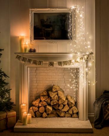 Hurn＆Hurnによる400個の温かみのある白色LEDカスケードクリスマスライト