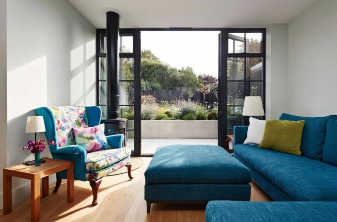 üvegezett bővítés kis nappalival, kényelmesen, mulroy építészek fényképezte