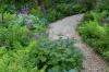 庭の小道を設計する方法–完璧な歩道を作成するための専門家のアドバイス