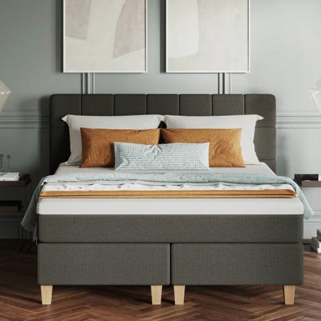 Bedste madras på sengen i stylet soveværelse