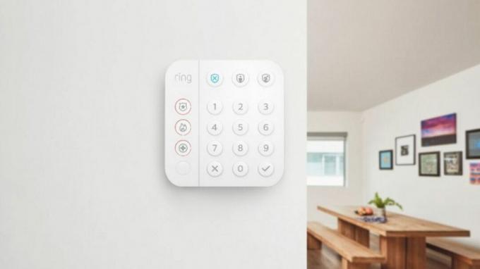 Ring Alarm Security Kit 5-Piece keypad dipasang ke dinding