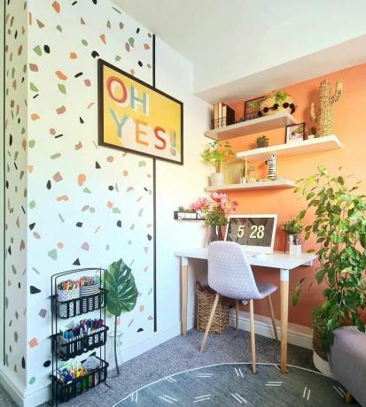 Oficina en casa actualizada con pintura