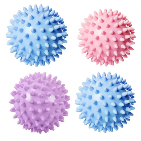 Un set di 4 palline per asciugatrice in plastica con punte color pastello